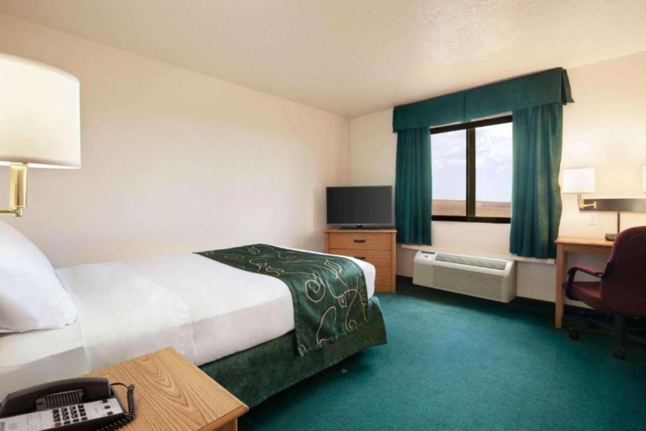 Travelodge by Wyndham Vaughn Eksteriør bilde