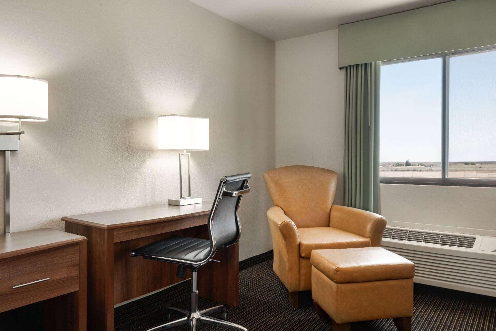 Travelodge by Wyndham Vaughn Eksteriør bilde